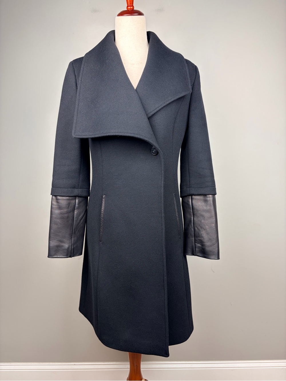 Elie Tahari Carlotta Coat Women’s 6 Black Wool Lamb Leather Sleeve Long
